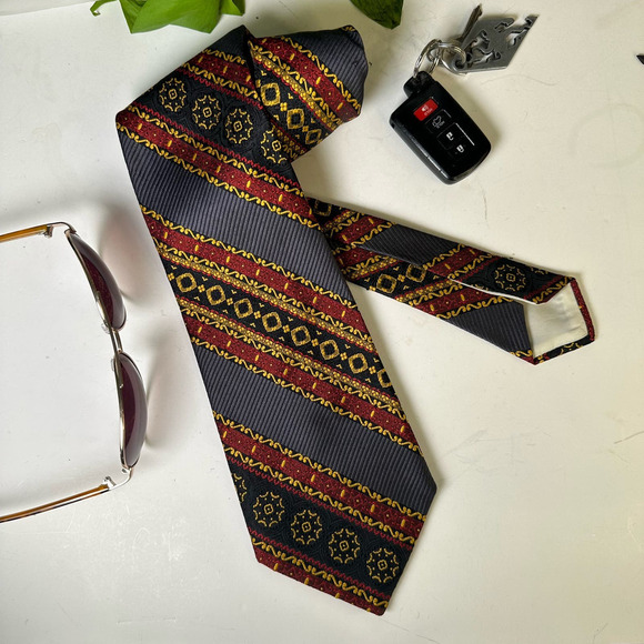 Vintage 70s Wide Oscar Chaum Imported Mod Patterned Repp Tie Polyester 4.4" Wide - Picture 1 of 8